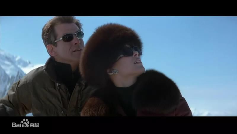 皮尔斯·布鲁斯南(Pierce Brosnan)在影片中的角色扮演图片图册