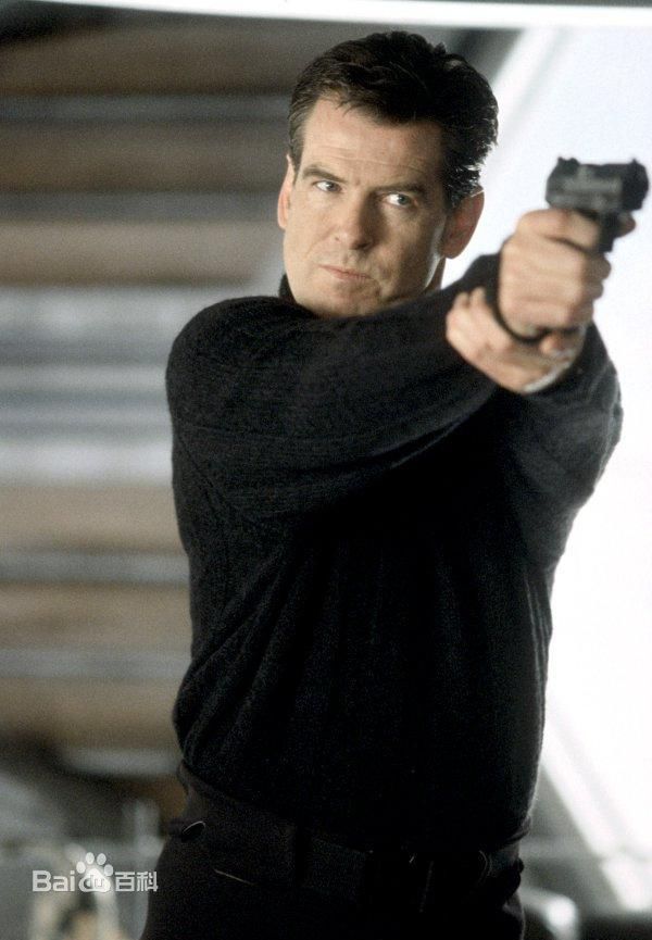 皮尔斯·布鲁斯南(Pierce Brosnan)在影片中的角色扮演图片图册
