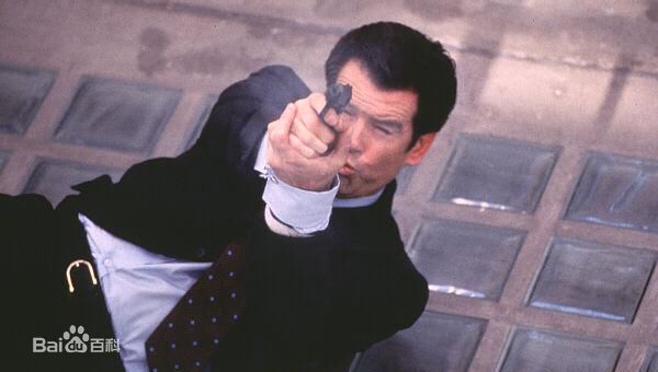 皮尔斯·布鲁斯南(Pierce Brosnan)在影片中的角色扮演图片图册