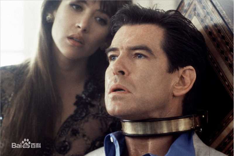 皮尔斯·布鲁斯南(Pierce Brosnan)在影片中的角色扮演图片图册