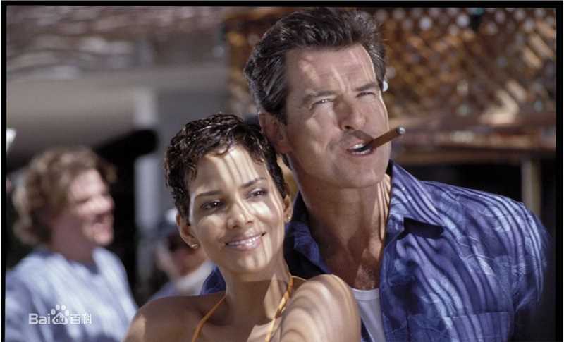 皮尔斯·布鲁斯南(Pierce Brosnan)在影片中的角色扮演图片图册