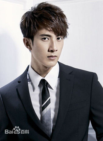 吴尊(Chun Wu)西装照性感图片壁纸