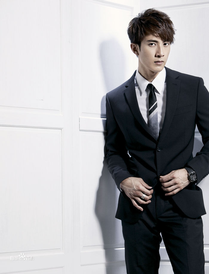 吴尊(Chun Wu)西装照性感图片壁纸