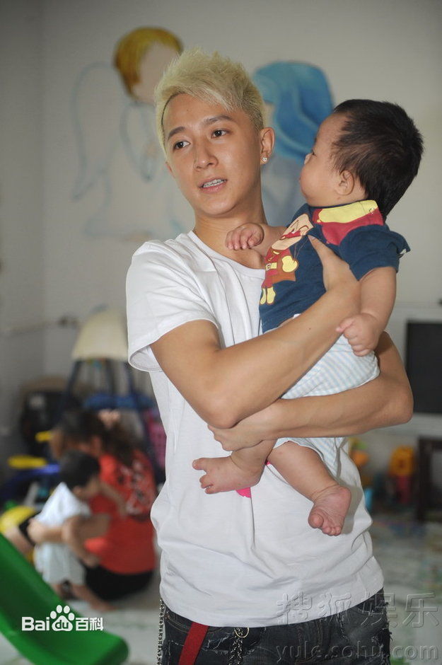 韩庚(Han Geng)公益活动前后照片