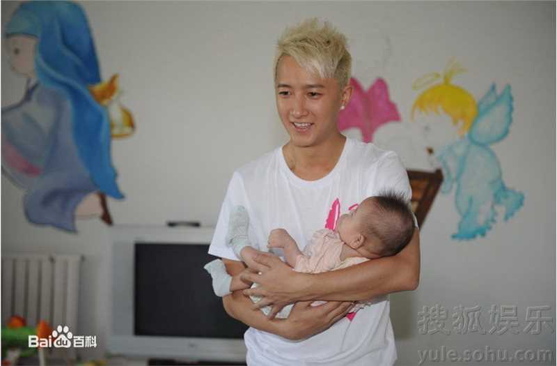 韩庚(Han Geng)公益活动前后照片