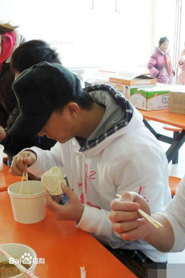 韩庚(Han Geng)公益活动前后照片