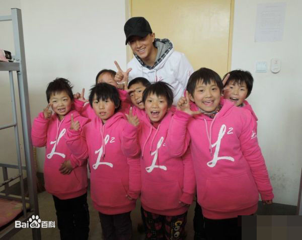 韩庚(Han Geng)公益活动前后照片