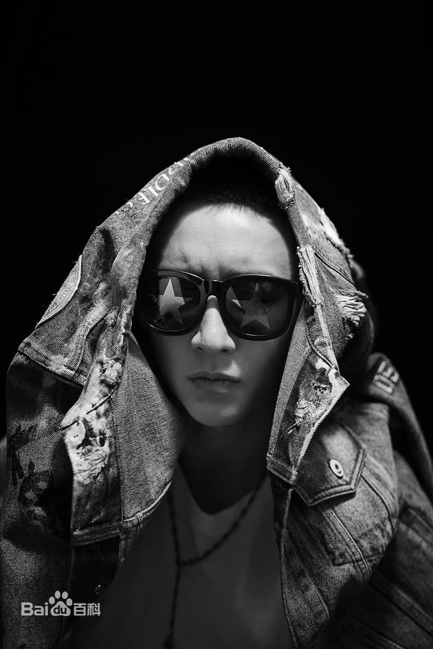 韩庚(Han Geng)在《I Don’t Give A屑》中的