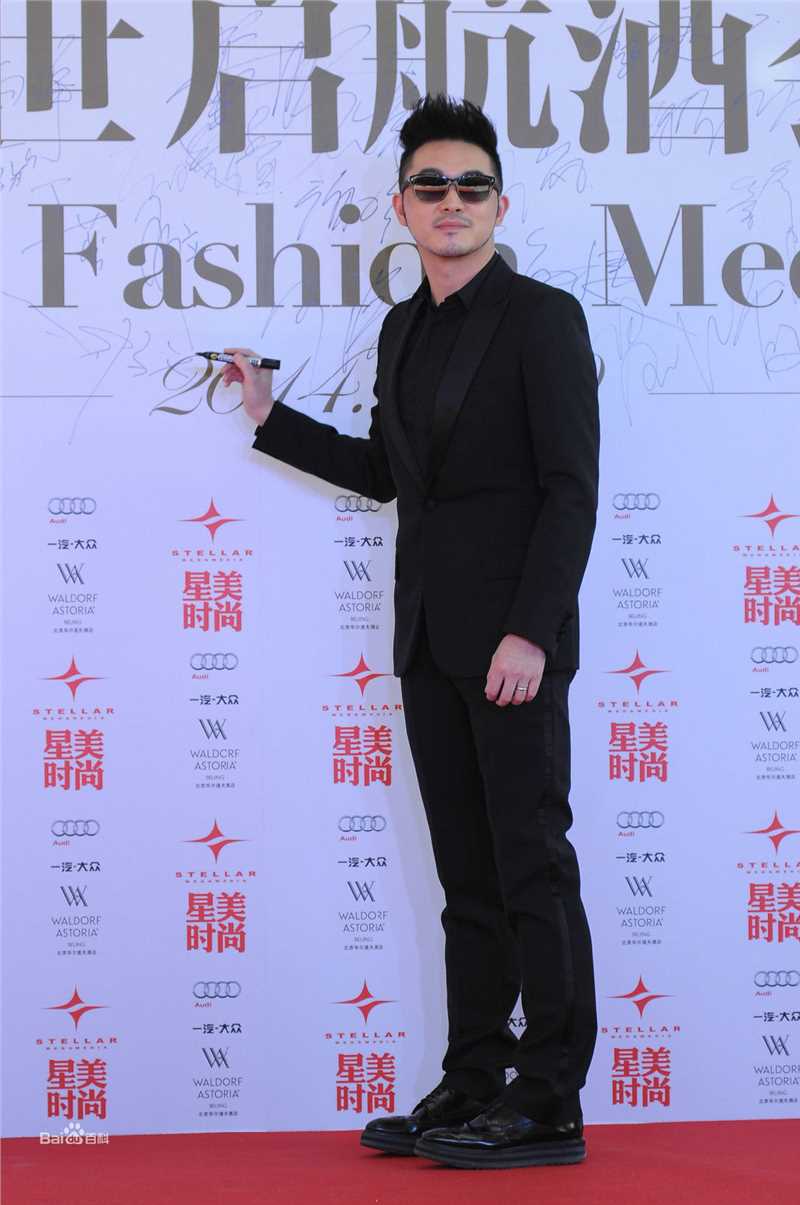 沙溢参加活动等素颜照相册