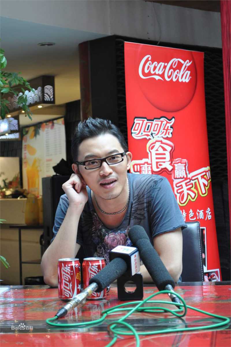 沙溢参加活动等素颜照相册