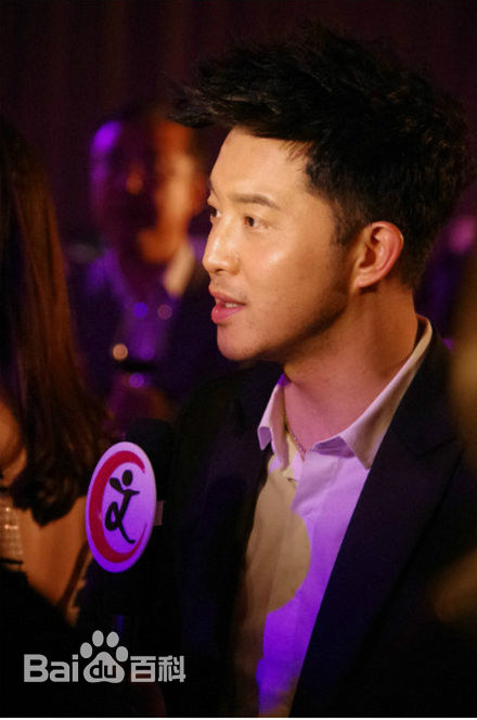 沙溢参加活动等素颜照相册