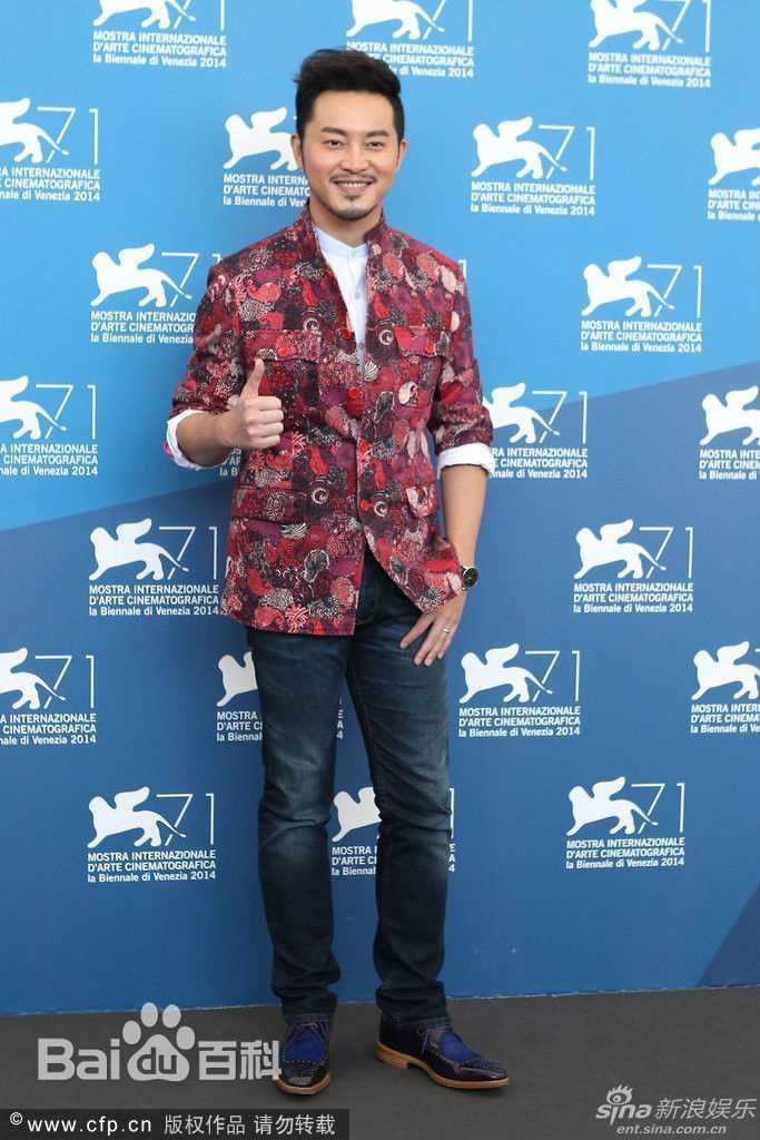 沙溢参加活动等素颜照相册