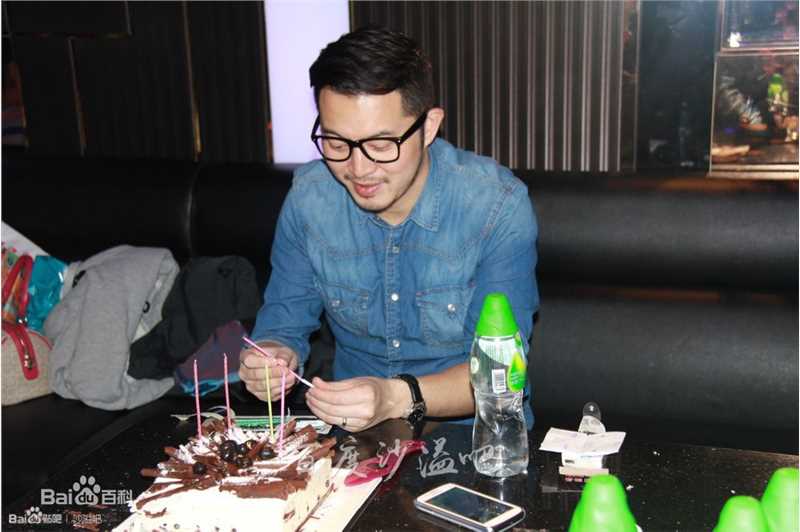 沙溢生日会性感图片图集