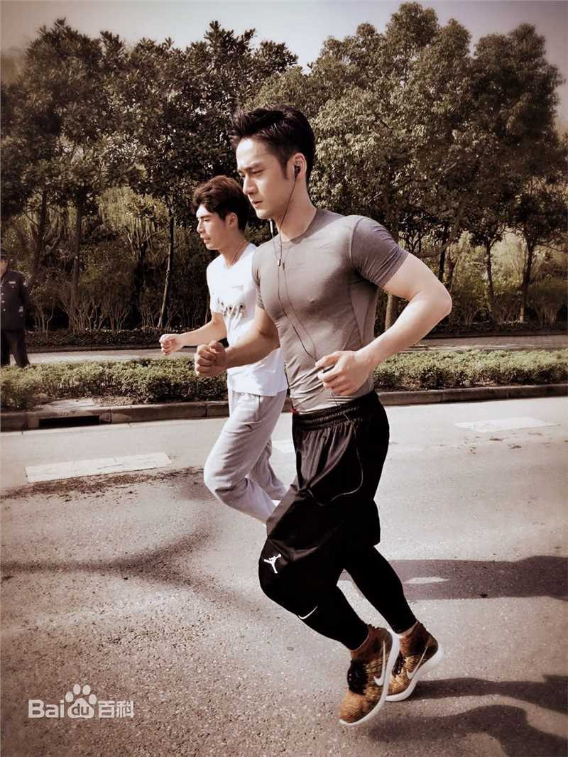 蒋劲夫(Jiang Jinfu)上海松江半程马拉松“为犀牛狂奔”公益跑性感图片图集