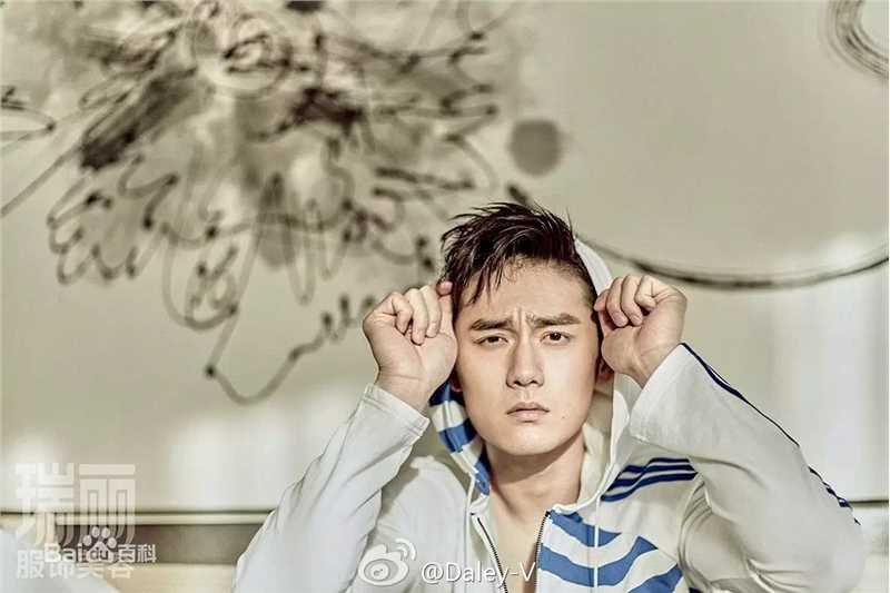 精选蒋劲夫(Jiang Jinfu)在《瑞丽服饰美容》中的图册