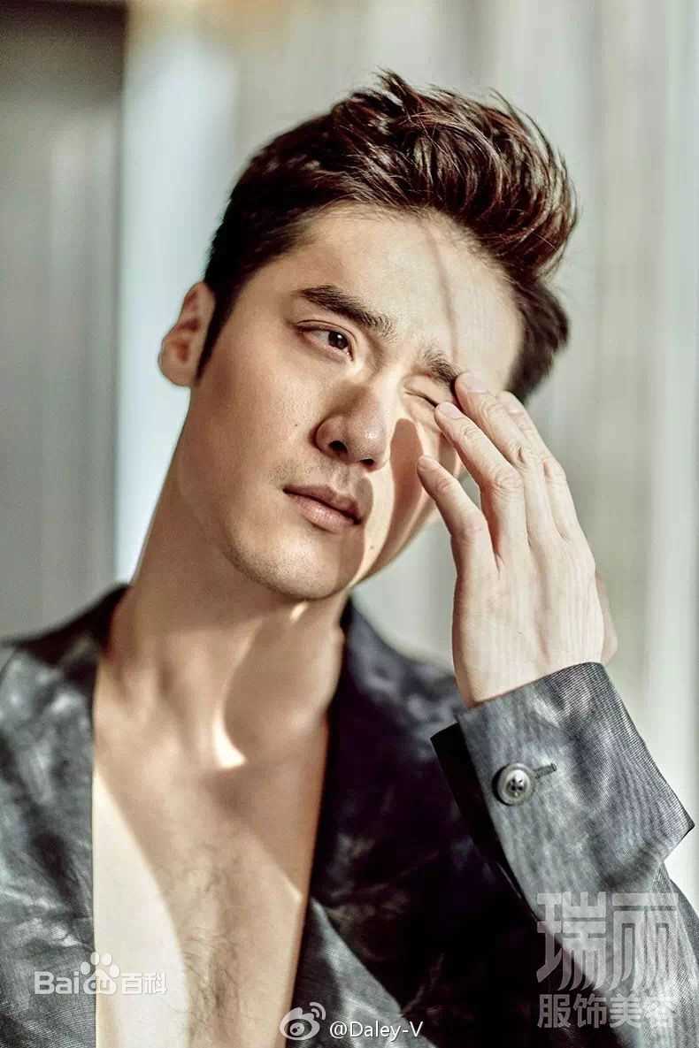 精选蒋劲夫(Jiang Jinfu)在《瑞丽服饰美容》中的图册