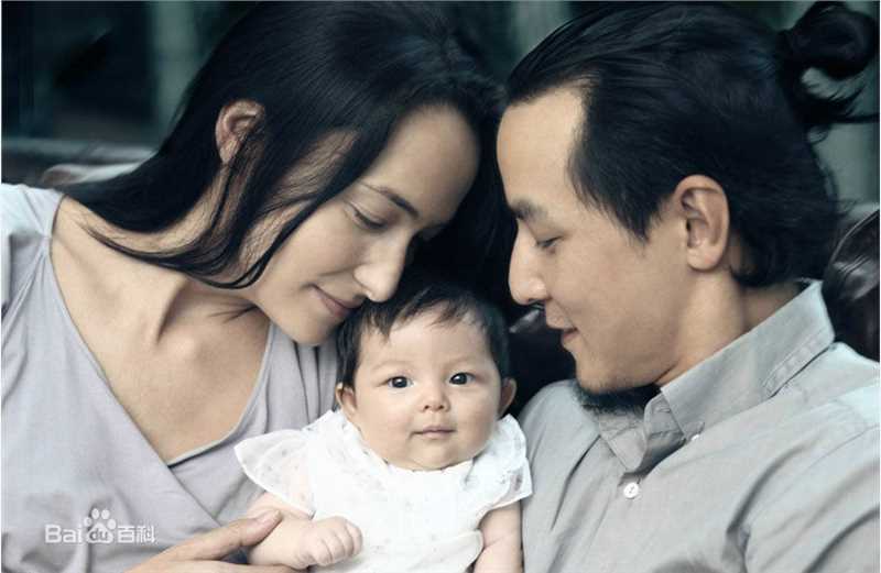 吴彦祖(Daniel Wu)一家性感图片图集
