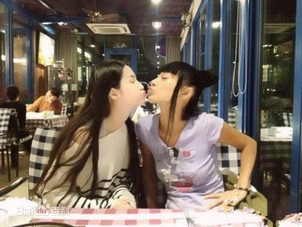 蓝心妍(Crazybarby Leni Lan、ЛаньЯнь、)蓝燕白灵玩亲亲证实出柜传闻壁纸壁纸