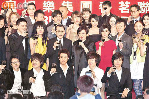 蓝心妍(Crazybarby Leni Lan、ЛаньЯнь、)蓝燕香港报道壁纸壁纸