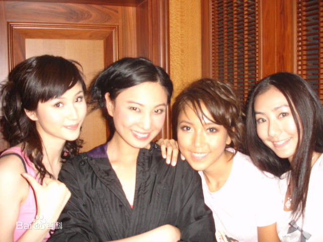 蓝心妍(Crazybarby Leni Lan、ЛаньЯнь、)蓝燕香港报道壁纸壁纸