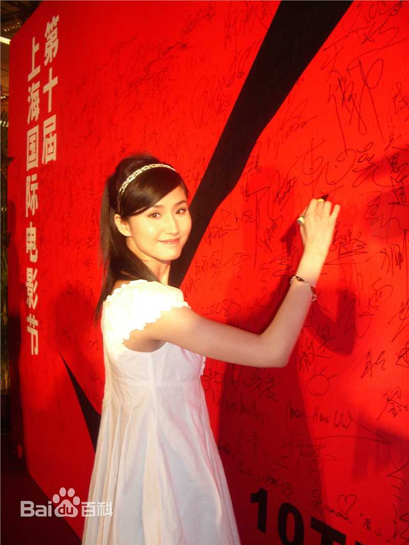 蓝心妍(Crazybarby Leni Lan、ЛаньЯнь、)蓝燕香港报道壁纸壁纸