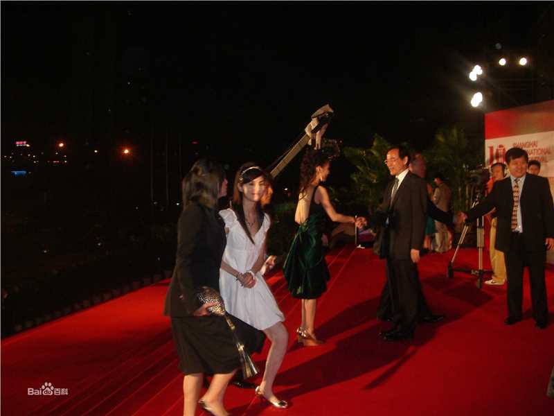 蓝心妍(Crazybarby Leni Lan、ЛаньЯнь、)蓝燕香港报道壁纸壁纸