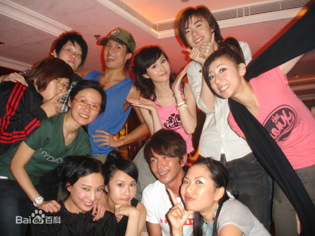 蓝心妍(Crazybarby Leni Lan、ЛаньЯнь、)蓝燕香港报道壁纸壁纸