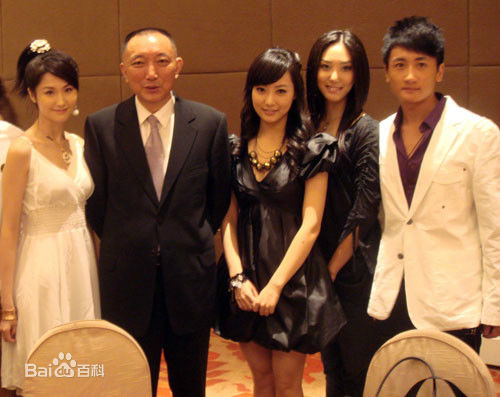 蓝心妍(Crazybarby Leni Lan、ЛаньЯнь、)蓝燕香港报道壁纸壁纸