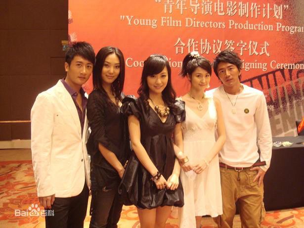 蓝心妍(Crazybarby Leni Lan、ЛаньЯнь、)蓝燕香港报道壁纸壁纸