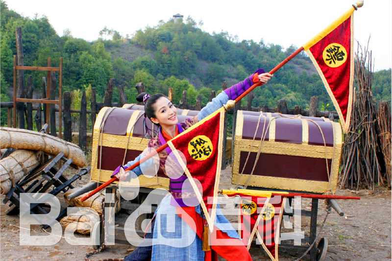精选蓝心妍(Crazybarby Leni Lan、ЛаньЯнь、)在《龙汇镖局之大宋女镖师》中的图册