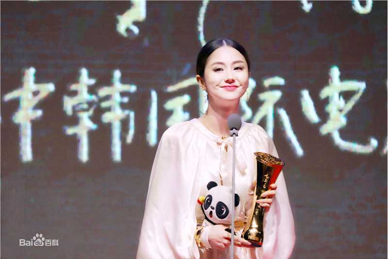 蓝心妍(Crazybarby Leni Lan、ЛаньЯнь、)典礼造型图片图集