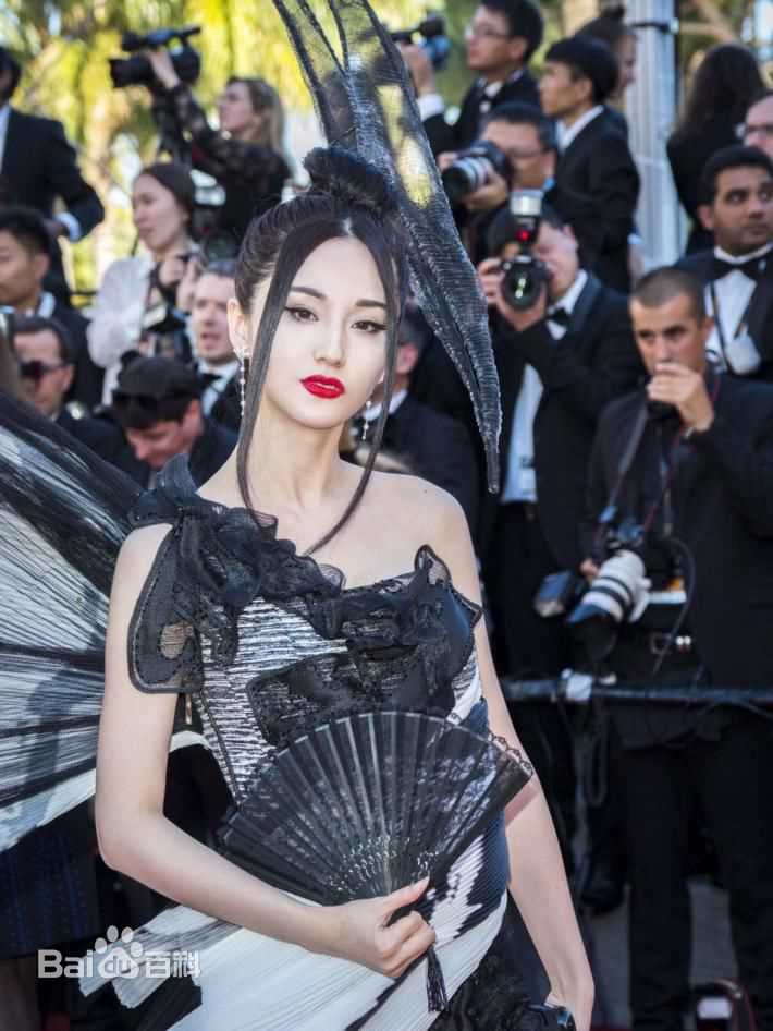 蓝心妍(Crazybarby Leni Lan、ЛаньЯнь、)典礼造型图片图集