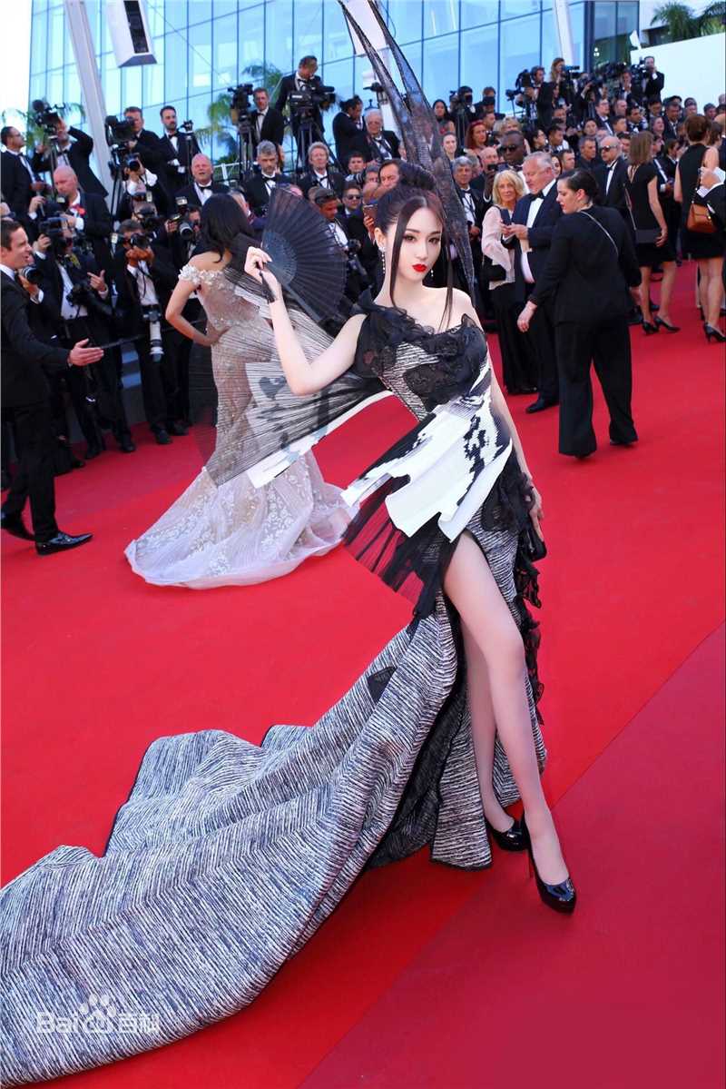 蓝心妍(Crazybarby Leni Lan、ЛаньЯнь、)典礼造型图片图集