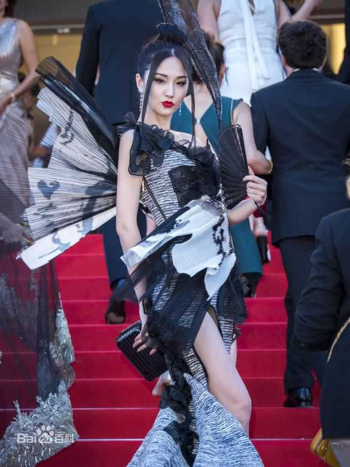 蓝心妍(Crazybarby Leni Lan、ЛаньЯнь、)典礼造型图片图集