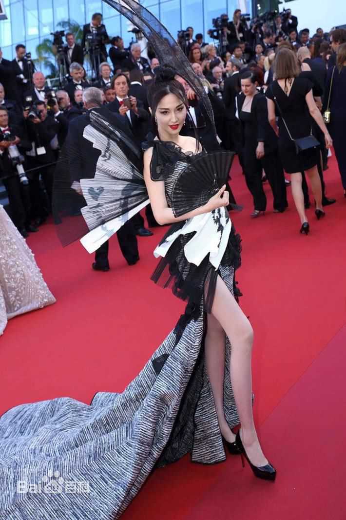 蓝心妍(Crazybarby Leni Lan、ЛаньЯнь、)典礼造型图片图集