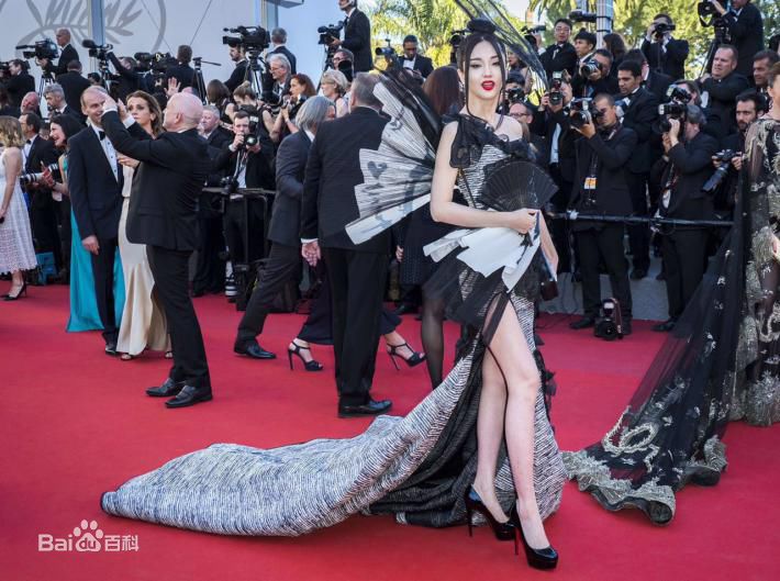 蓝心妍(Crazybarby Leni Lan、ЛаньЯнь、)典礼造型图片图集
