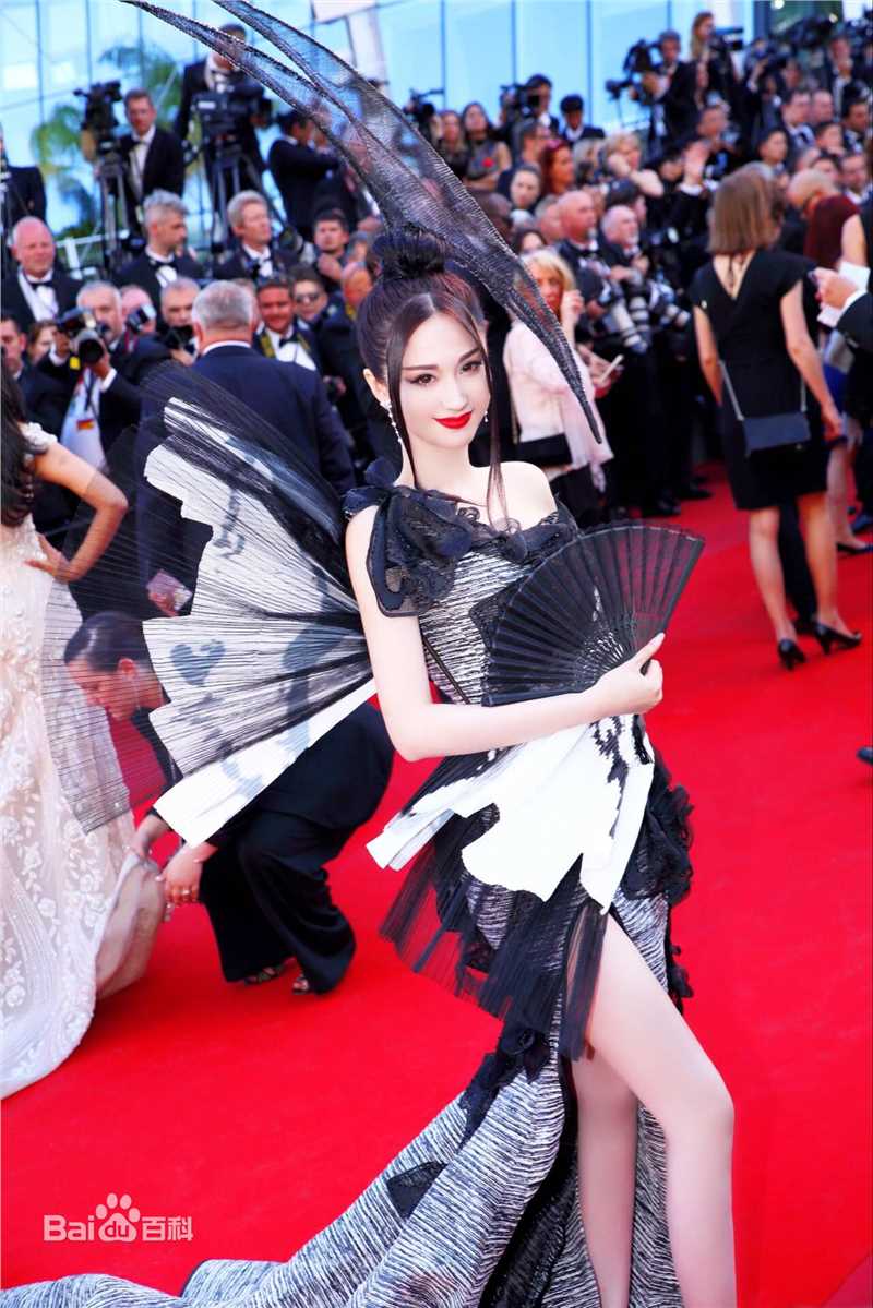 蓝心妍(Crazybarby Leni Lan、ЛаньЯнь、)典礼造型图片图集