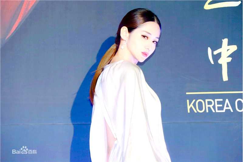 蓝心妍(Crazybarby Leni Lan、ЛаньЯнь、)典礼造型图片图集