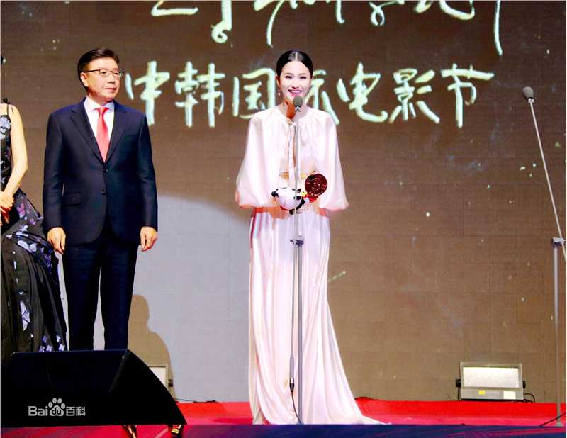 蓝心妍(Crazybarby Leni Lan、ЛаньЯнь、)典礼造型图片图集