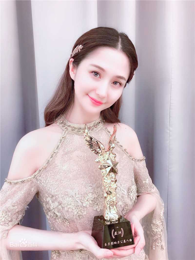 蓝心妍(Crazybarby Leni Lan、ЛаньЯнь、)公益素颜照相册