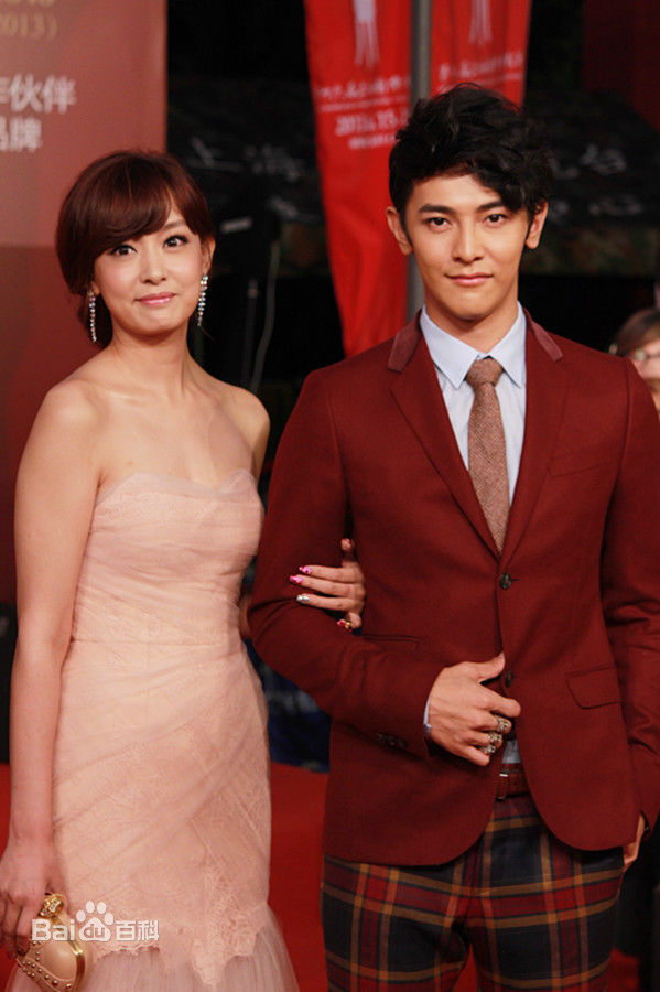 周奇奇汪东城上海国际电影节红毯照图册