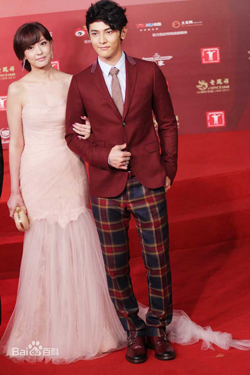 周奇奇汪东城上海国际电影节红毯照图册