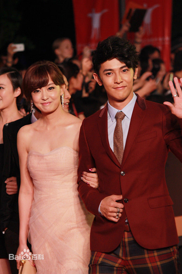 周奇奇汪东城上海国际电影节红毯照图册