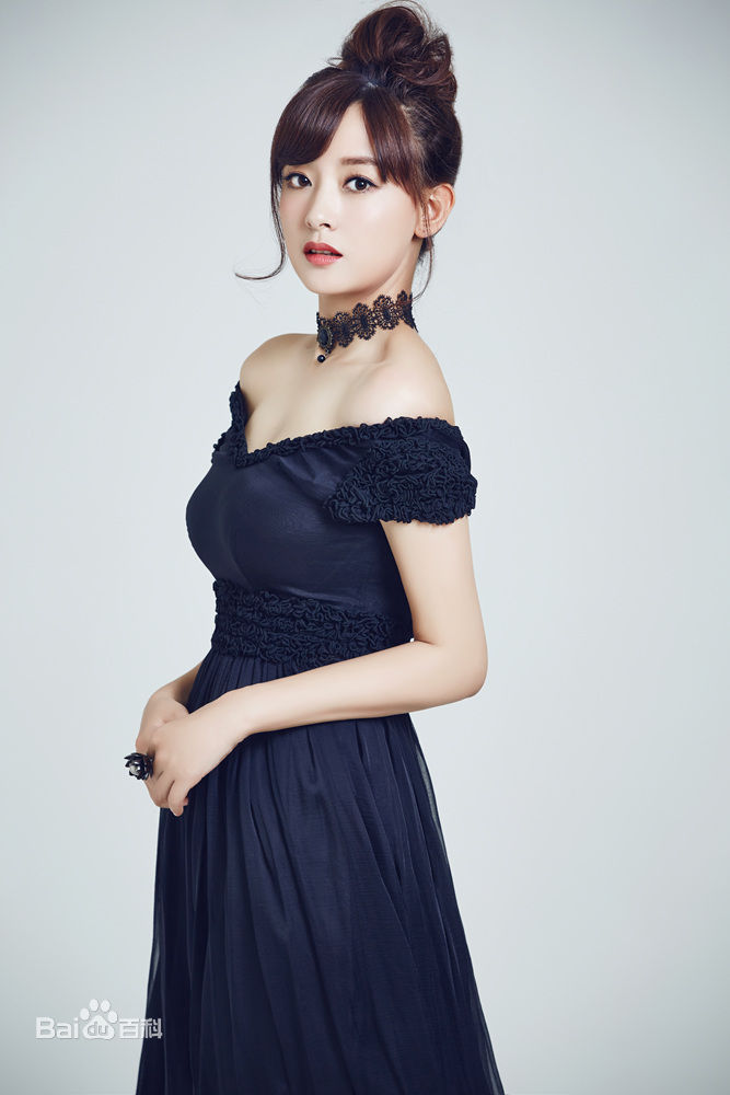 周奇奇新宣传照壁纸壁纸