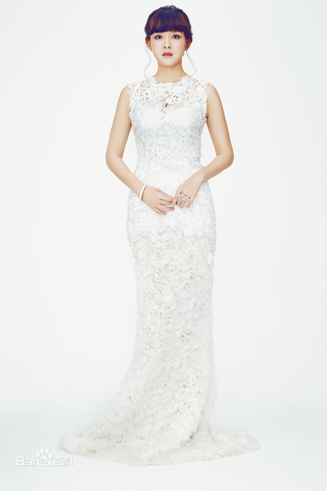 周奇奇新宣传照壁纸壁纸