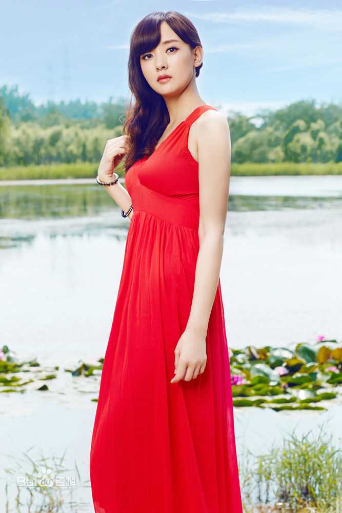 周奇奇新宣传照壁纸壁纸