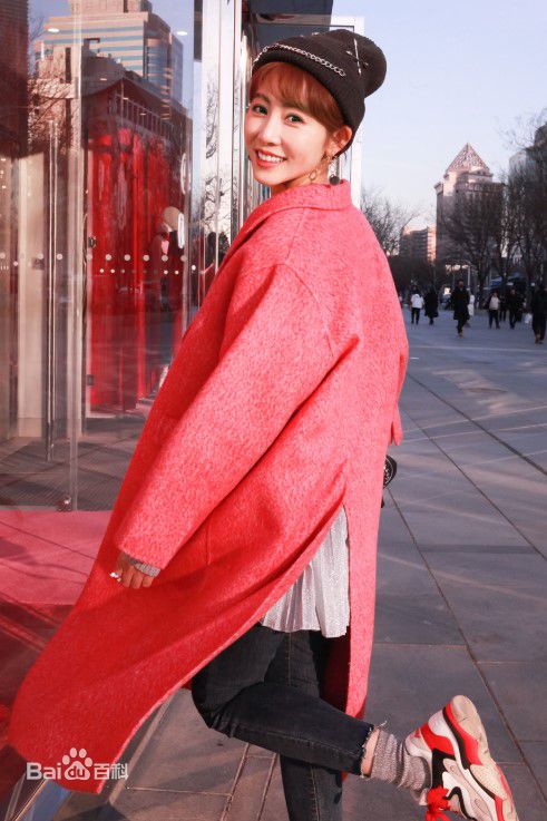 李芯逸街拍图片图册
