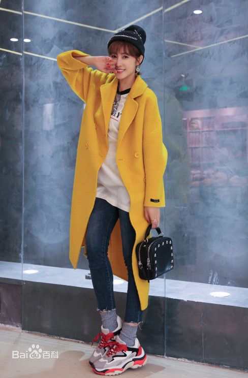 李芯逸街拍图片图册