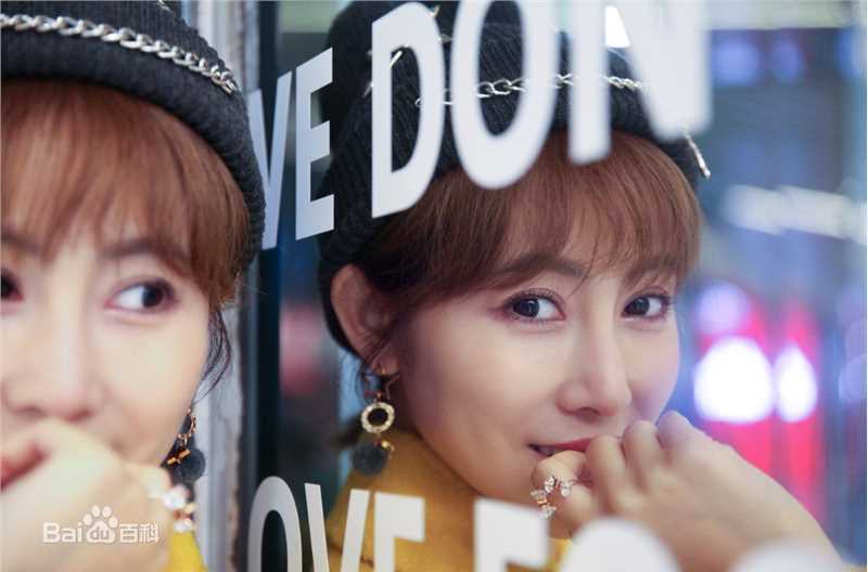 李芯逸街拍图片图册