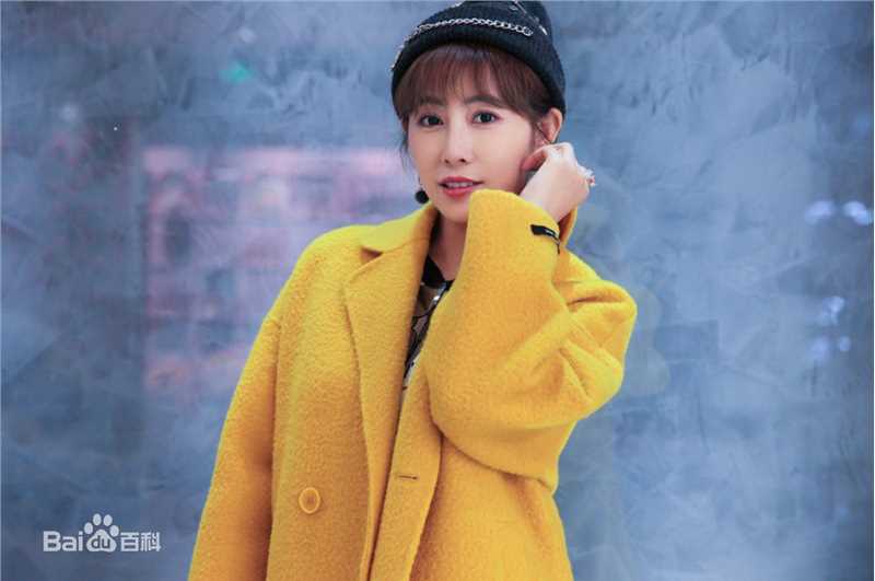 李芯逸街拍图片图册